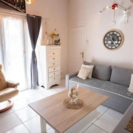 Villa Vias-plage - De 65m2 A 600m De La *