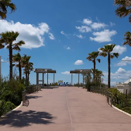 Villa Vias-plage - De 65m2 A 600m De La